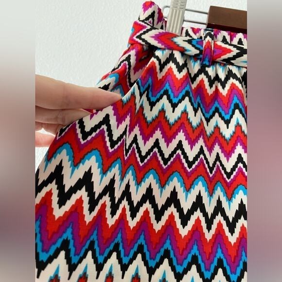 BeBop Women's Med Colorful Rainbow Chevron Summer Shorts Travel Resort Beach - Picture 6 of 11